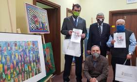 Pokaż zdjęcie: na zdjęciu laureaci z TPN w Łodzi Paweł Górecki i Adam Spruch w obecności Władysława Skwarki Dyrektora Oddziału Łódzkiego PFRON