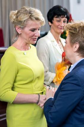 Pokaż zdjęcie: Gratulacje i podziękowania składane przez Prezydenta Miasta Łodzi Hannę Zdanowską Prezes Fundacji Izabeli Jachim- Kubiak