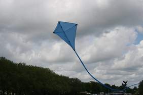 „Dzień Niebieskiego Latawca” na Jasnych Błoniach w Szczecinie 