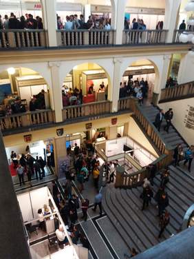 Pokaż zdjęcie: Targi Pracy na Akademii Górniczo-Hutniczej w Krakowie