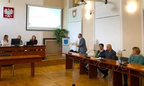 Pokaż zdjęcie: W spotkaniu wzięli udział m.in.: starosta powiatu buskiego Jerzy Kolarz, wicestarosta i zarazem koordynator do spraw dostępności Stanisław Klimczak