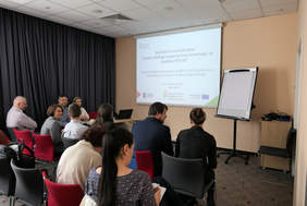 Osoby na krzesełkach