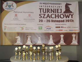 Puchary dla zwycięzców XV Jubileuszowego Międzynarodowego Integracyjnego Turnieju Szachowego