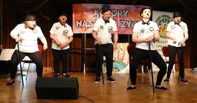 Pokaż zdjęcie: Wystepy artystyczne podczas Dnia Godności w Powiatowym Ośrodku Wsparcia w Muszynie