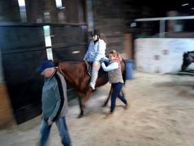 Pokaż zdjęcie: Uczestnicy rehabilitacji w Ośrodek Hipoterapii