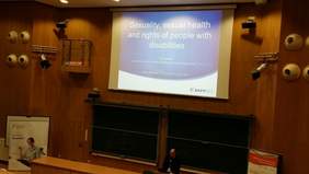 Pokaż zdjęcie: Wystąpienie Tima Bavintona, prelegenta z Australii