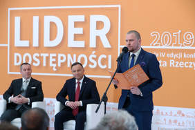 Pokaż zdjęcie: Przemawia Tomasz Przybysz-Przybyszewski, Członek Zarządu Fundacji Integracja