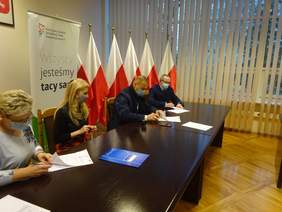 Pokaż zdjęcie: Podpisanie umów z gminą Górno 