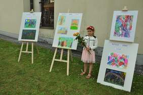 Pokaż zdjęcie: Prezentacja prac plastycznych młodych artystów