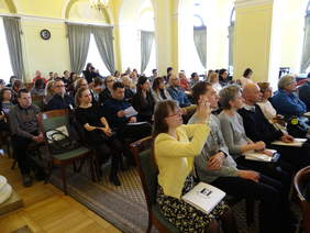 Pokaż zdjęcie: Uczestnicy seminarium w sali Mazowieckiego Urzędu Wojewódzkiego w Warszawie