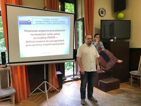 Pokaż zdjęcie: Bartosz Grucel – przedstawiciel Małopolskiego Oddziału PFRON podczas spotkania w siedzibie Oddziału Małopolskiego PZG
