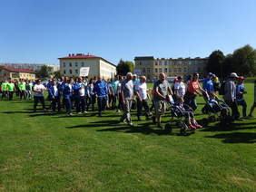 Pokaż zdjęcie: Uczestnicy imprezy na stadionie
