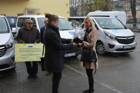 Pokaż zdjęcie: 3-Starosta_Z_otoryjski_Ryszard_Raszkiewicz__Kierownik_WTZ_w__wierzawie_Lucyna_Krzy_owska__przedstawiciel_Dolno_l_skiego_Oddz.jpg