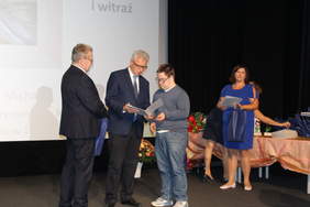 Pokaż zdjęcie: Wręczanie nagród