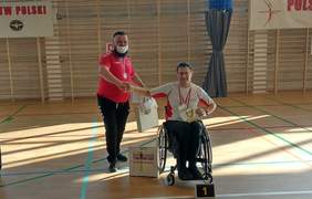 Pokaż zdjęcie: Piotr Jacniacki zawodnik ICSiR Start Lublin przyjmuje gratulacje, fot.ICSiR Start