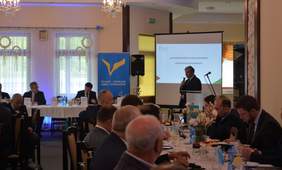 Pokaż zdjęcie: Prezentacja programu - Dyrektor Oddziału Śląskiego Jan Wroński 