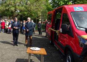 Pokaż zdjęcie: Adam Żyliński Burmistrz Iławy, inicjator założenia Warsztatu w roku 1993 oraz Janusz Surmacz pełniący obowiązki Dyrektora Warmińsko-Mazurskiego Oddziału PFRON