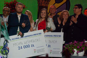 Pokaż zdjęcie: Laureaci Finału 14. Festiwalu Zaczarowanej Piosenki na Krakowskim Rynku 