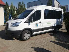 Pokaż zdjęcie: Samochód przystosowany do transportu osób z niepełnosprawnościami przekazany ZS NR 5 w Rypinie z dofinansowania ze środków PFRON