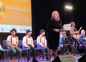 Pokaż zdjęcie: Powitanie gości przez Dyrektor OPS Kałbaskowo