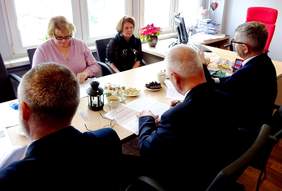 Przedstawiciele Oddziału Kujawsko-Pomorskiego PFRON i Powiatu Nakielskiego podczas podpisywania umów