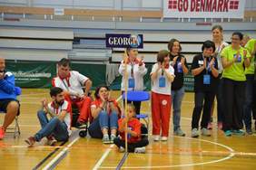 Pokaż zdjęcie: Prezentacja drużyn podczas ceremonii otwarcia Europejskich zawodów Bocci w Poznaniu
