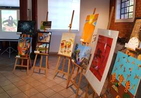 Pokaż zdjęcie: Wystawa prac plastycznych uczestników XX edycji konkursu plastycznego „Sztuka Osób Niepełnosprawnych” w Muzeum Leśnictwa w Gołuchowie