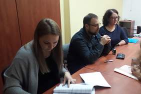 Pokaż zdjęcie: Reprezentanci AHE- Pani Ewa Witanowska- p. o. Kanclerza Mateusz Szymczyk- Kwestror i Karolina Czesnowska