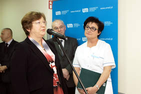 Pokaż zdjęcie: Prezes Teresy Hernik przemawia podczas uroczystości otwarcia