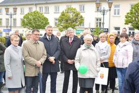 Pokaż zdjęcie: uczestnicy marszu: przedstawiciele władz lokalnych regionu łódzkiego