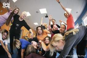 Pokaż zdjęcie: Zajęcia z Arteterapii prowadzone przez Fundację im. Doktora Piotra Janaszka Podaj Dalej z Konina. 