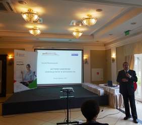 Pokaż zdjęcie: Wystąpienie prof. dr. hab. Leszka Romanowskiego, jednego z prelegentów konferencji