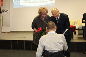 Pokaż zdjęcie: Wręczenie Medalu 700 lecia Fundacji Fuga Mundi