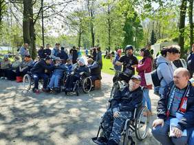 Pokaż zdjęcie: Uczestnicy Dnia Godności Osób z Niepełnosprawnością Intelektualną 