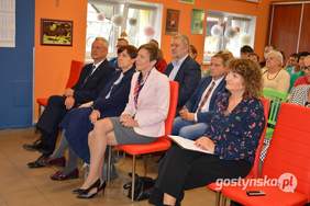 Pokaż zdjęcie: Uroczystość przekazania busa dla podopiecznych Środowiskowego Domu Samopomocy w Gostyniu