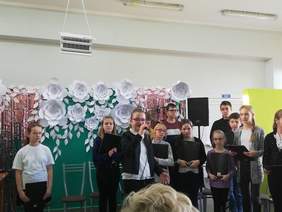 Pokaż zdjęcie: Występ uczniów Szkoły Podstawowej w Raciążku
