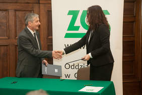 Dyrektorzy Oddziałów ZUS i PFRON po podpisaniu porozumienia