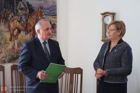 Pokaż zdjęcie: Karol Górski, Starosta Gorlicki oraz Marta Mordarska, Dyrektor Małopolskiego Oddziału PFRON