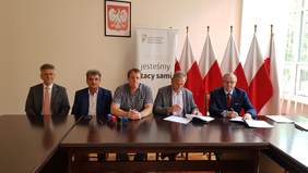 Pokaż zdjęcie: Umowa WRR Busko-Zdrój K. Słoń, S. Klimczak, A. Polniak, J. Kolarz, A. Michalski