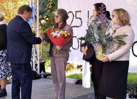 Pokaż zdjęcie: Przedstawiciele ROPS i PFRON na scenie