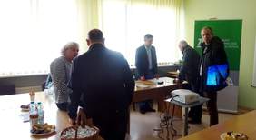 Uczestnicy szkolenia zadają dodatkowe pytania prowadzącym