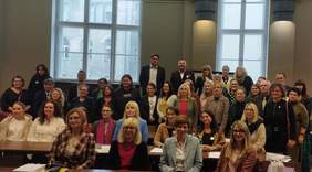 Pokaż zdjęcie: Uczestnicy II Konferencji z cyklu „Arteterapia dla Życia – dobre praktyki w nauce i biznesie”