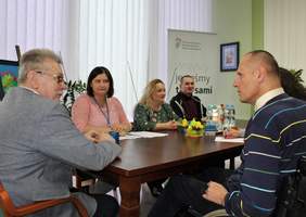 Pokaż zdjęcie: Po lewej Jerzy Dębski Dyrektor Oddziału Lubelskiego PFRON oraz Marek Stępniak Wiceprezes Zarządu Fundacji Fuga Mundi