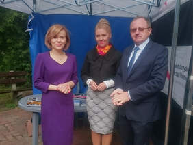 Pokaż zdjęcie: Od lewej: Poseł na Sejm RP Anna Krupka, pracownik Oddziału Świętokrzyskiego PFRON Agnieszka Matałowska, Dyrektor Oddziału Świętokrzyskiego PFRON Andrzej Michalski