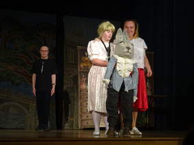 Scena z przedstawienia "Cudowna podróż Edwarda Tulana"