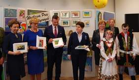 Pokaż zdjęcie: Goście honorowi, organizatorzy oraz prelegenci Konferencji w Dwudniakach