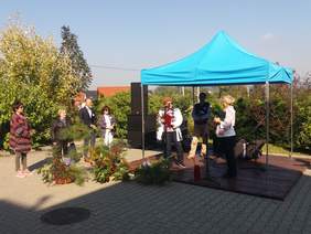 Pokaż zdjęcie: Otwarcie „Dnia Farmera” przez Alinę Perzanowską – Prezes Fundacji Wspólnota Nadziei oraz pozostałych Członków Zarządu Fundacji