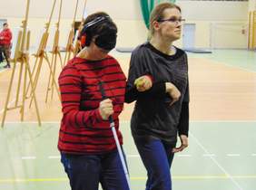 Pokaż zdjęcie: Spacer z symulatorami wad wzroku i słuchu