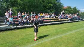 Turniej Piłki nożnej Olimpiad Specjalnych w Kolbuszowej Dolnej, kibice