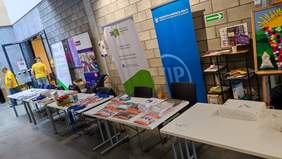 Pokaż zdjęcie: Stoiska informacyjne